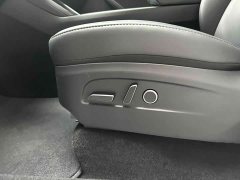 Tesla Model Y Rear-Wheel Drive - ფოტო 10