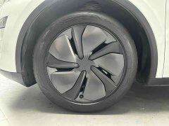Tesla Model Y Rear-Wheel Drive - ფოტო 3
