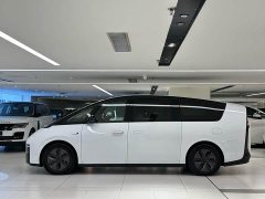 Li Auto MEGA Home Family Edition - ფოტო 4