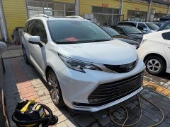 Toyota Sienna 2.5L Hybrid Premium Edition - photo 3