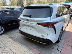 Toyota Sienna 2.5L Hybrid Premium Edition - photo 4