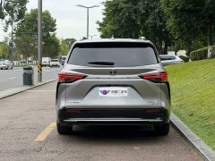 Toyota Sienna 2.5L Hybrid Platinum Edition - ფოტო 5