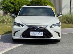 Lexus ES 300h Excellence - фото 2