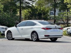 Lexus ES 300h Excellence - фото 4