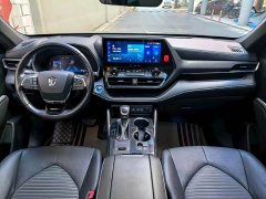 Toyota Crown Venza 2.5L HEV AWD Premium - фото 6