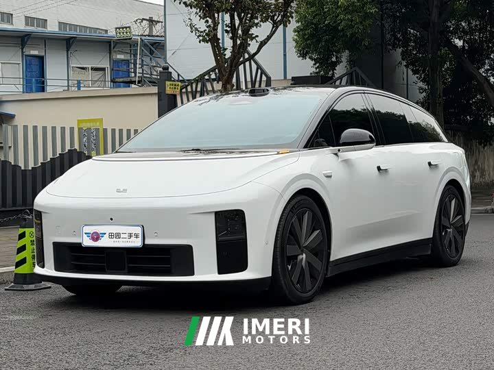 Li Auto i6 Four-Wheel Drive Standard Edition - автомобиль из Китая