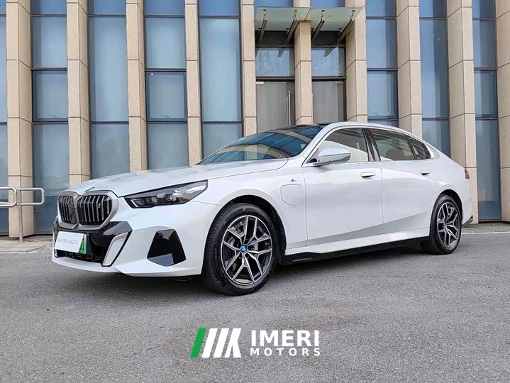 BMW i5 eDrive 35L M Sport Package - автомобиль из Китая