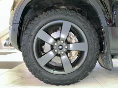Land Rover Defender 110 P400 Dark Edition - ფოტო 17