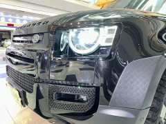 Land Rover Defender 110 P400 Dark Edition - ფოტო 18