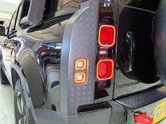Land Rover Defender 110 P400 Dark Edition - ფოტო 19