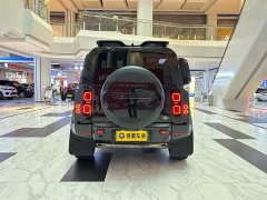 Land Rover Defender 110 P400 Dark Edition - ფოტო 8