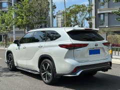 Toyota Crown Venza 2.5L HEV AWD Premium - ფოტო 8