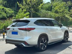 Toyota Crown Venza 2.5L HEV AWD Premium - ფოტო 9