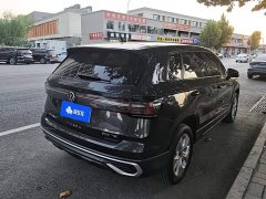 Volkswagen Touareg 300TSI Two-Wheel Drive Crescent Edition - photo 3