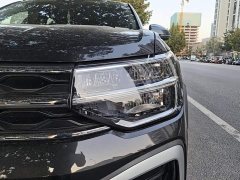 Volkswagen Touareg 300TSI Two-Wheel Drive Crescent Edition - photo 5