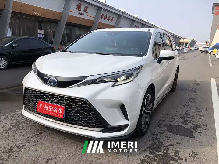 Toyota Gravia 2.5L Hybrid Premium Edition