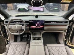 NIO ES8 Six-Seat Executive Signature Edition - ფოტო 7