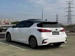 Lexus CT CT200h Comfort Edition Two-Tone Paint - ფოტო 9