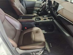 Toyota Gravia 2.5L Hybrid Prestige Plus AWD - ფოტო 7