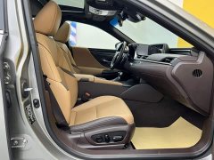 Lexus ES 300h Premium Edition - ფოტო 19