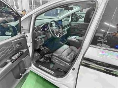 Honda Odyssey 2.0L e:HEV Luxury - ფოტო 7