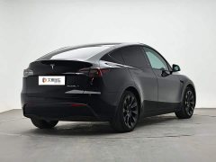 Tesla Model Y Standard Range RWD - фото 3