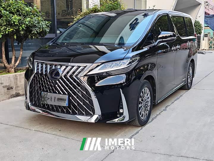Lexus LM 300h Four-Seat Royal Edition - автомобиль из Китая