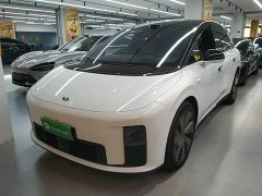 Li Auto i8 Standard Edition - ფოტო 1