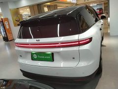 Li Auto i8 Standard Edition - ფოტო 5