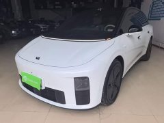 Li Auto i6 Two-Wheel Drive Standard - ფოტო 1