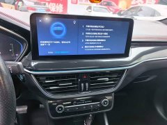 Ford Focus Sedan EcoBoost 180 Automatic ST Line - ფოტო 12