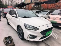 Ford Focus Sedan EcoBoost 180 Automatic ST Line - ფოტო 3