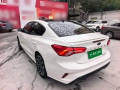 Ford Focus Sedan EcoBoost 180 Automatic ST Line - ფოტო 4