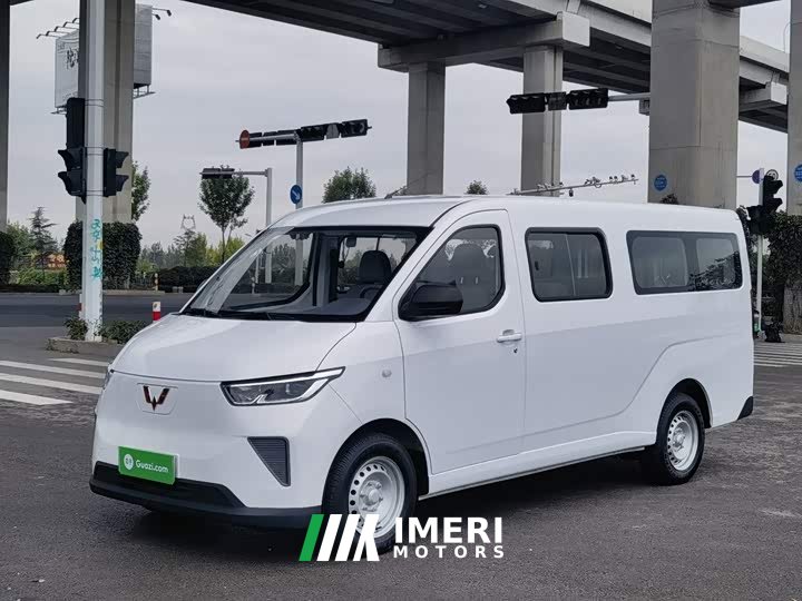 Wuling Yangguang 300km Comfort Passenger Van 60kW