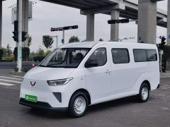 Wuling Yangguang 300km Comfort Passenger Van 60kW - ფოტო 1