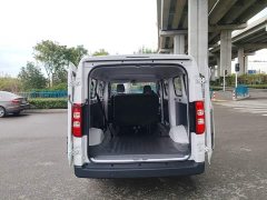 Wuling Yangguang 300km Comfort Passenger Van 60kW - ფოტო 18