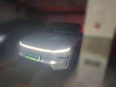 Tesla Model Y Rear-Wheel Drive - ფოტო 1