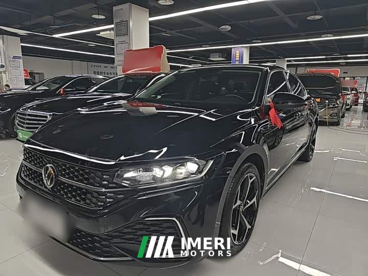 Volkswagen Passat Facelift 330TSI Starry Sky Elite
