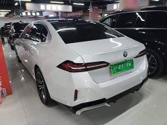 BMW i5 eDrive 35L M Sport Package - ფოტო 4
