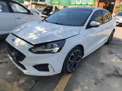 Ford Focus Sedan EcoBoost 180 Automatic ST Line - фото 1