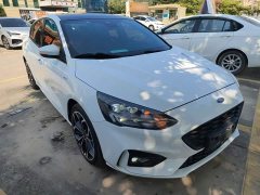 Ford Focus Sedan EcoBoost 180 Automatic ST Line - фото 3