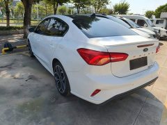 Ford Focus Sedan EcoBoost 180 Automatic ST Line - фото 4