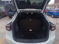 Tesla Model Y Rear-Wheel Drive - ფოტო 18