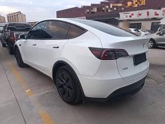 Tesla Model Y Rear-Wheel Drive - ფოტო 4