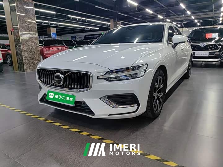 Volvo S60 B4 Smart Luxury Edition - ავტომობილი ჩინეთიდან