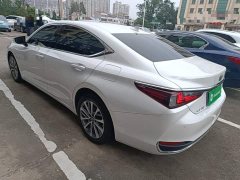 Lexus ES 260 Excellence Edition - ფოტო 4