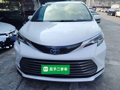 Toyota Sienna 2.5L Hybrid Premium Edition - фото 2