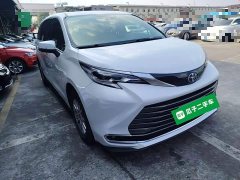 Toyota Sienna 2.5L Hybrid Premium Edition - фото 3