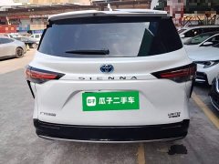 Toyota Sienna 2.5L Hybrid Premium Edition - фото 5