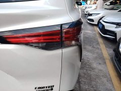 Toyota Sienna 2.5L Hybrid Premium Edition - фото 7